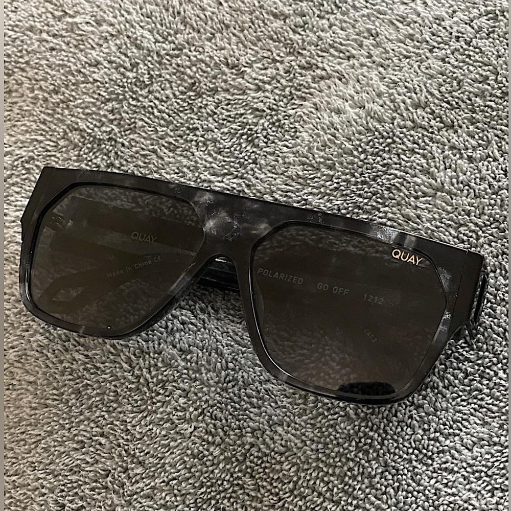 Black Quay sunnies